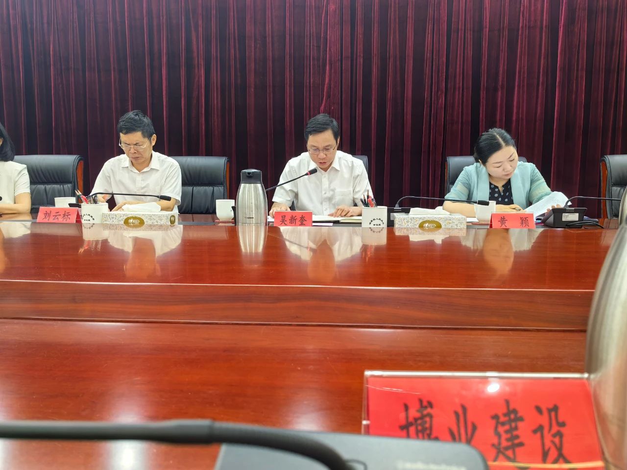 E:\lys\工作\綜合部\公司重大活動(dòng)、新聞\2023.09.14 董事長(zhǎng)參加湖里區(qū)民營(yíng)企業(yè)家座談會(huì)\230918101756.jpg