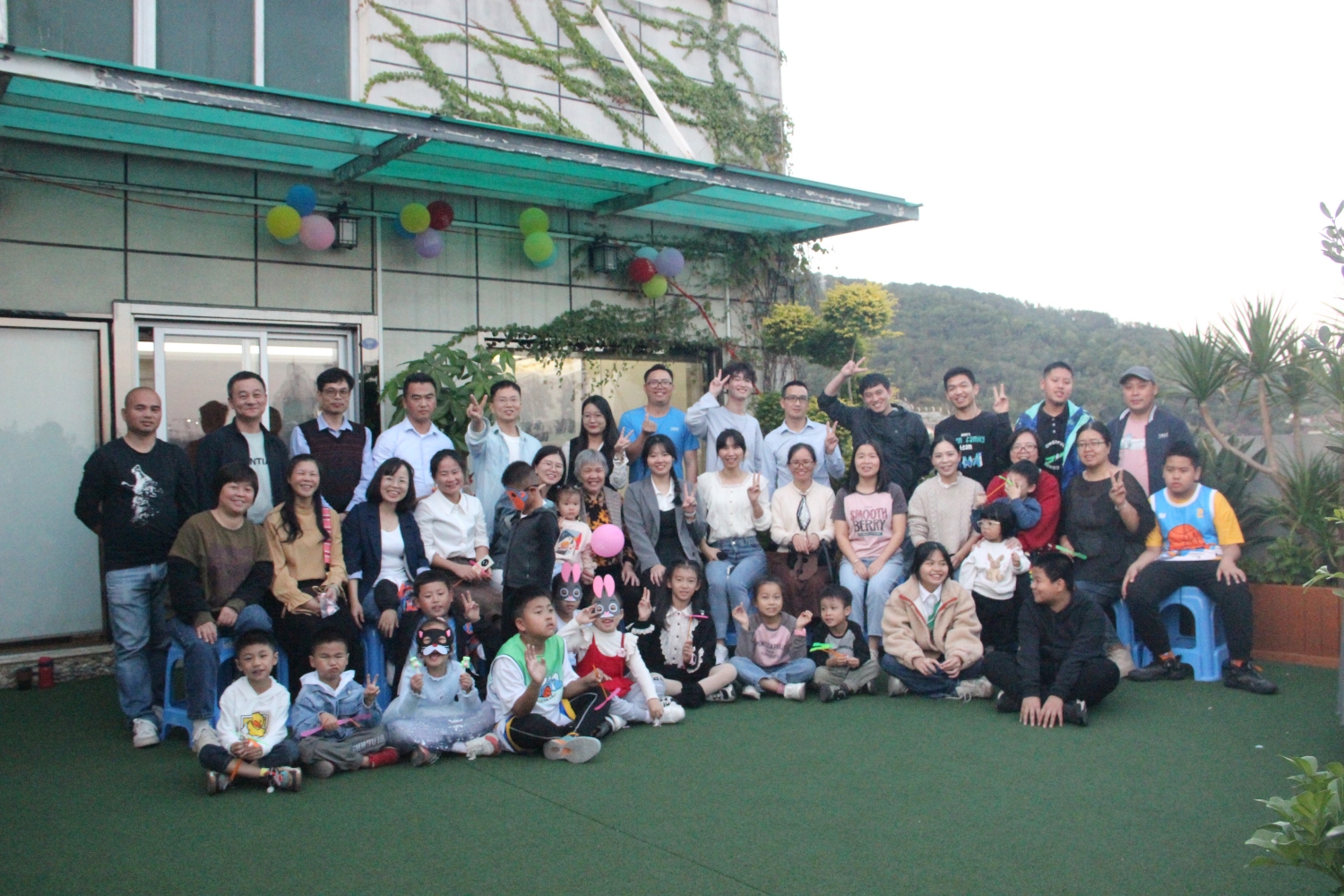 E:\lys\工作\綜合部\公司重大活動(dòng)、新聞\2023.11.28 家庭開放日&八十分大賽\網(wǎng)站\合照.JPG